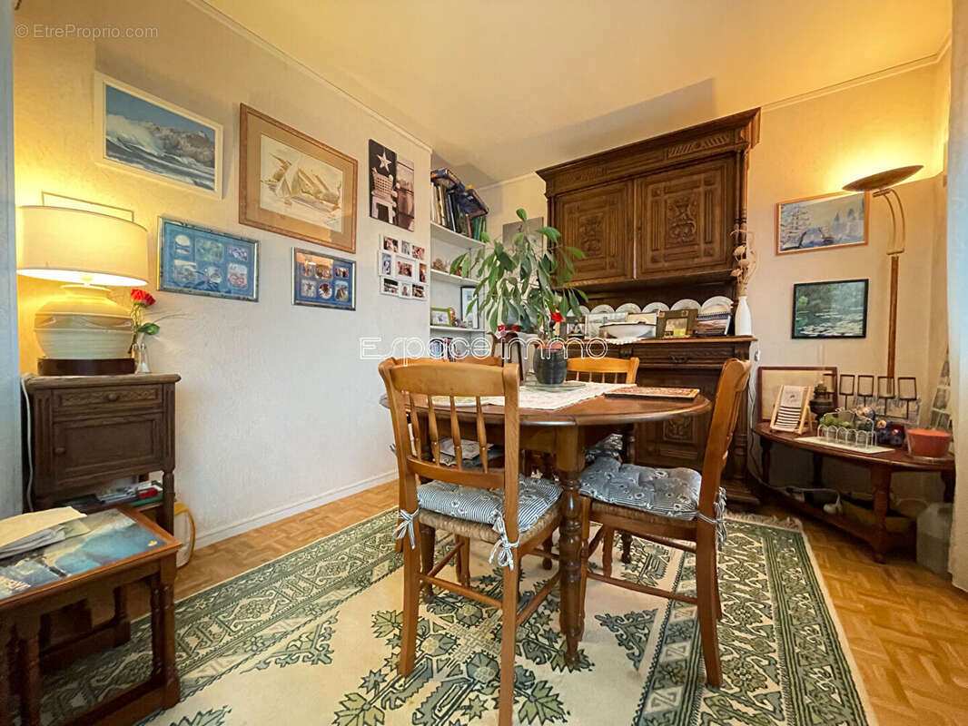 Appartement à MONT-SAINT-AIGNAN