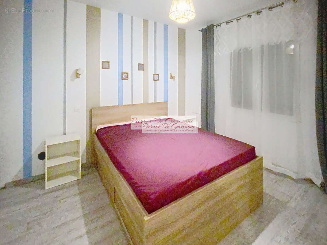 CHAMBRE REZ-DE-CHAUSSEE - Maison à FLEURANCE