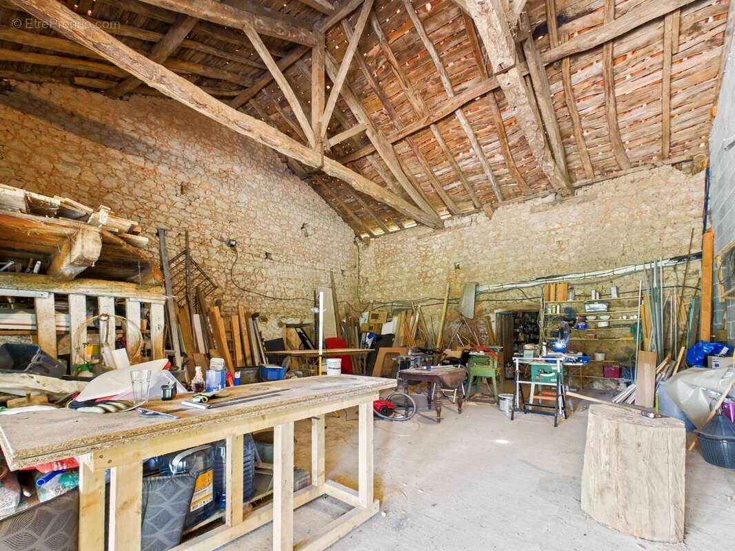 Longère avec Maison d'amis, granges et piscine - photo 16