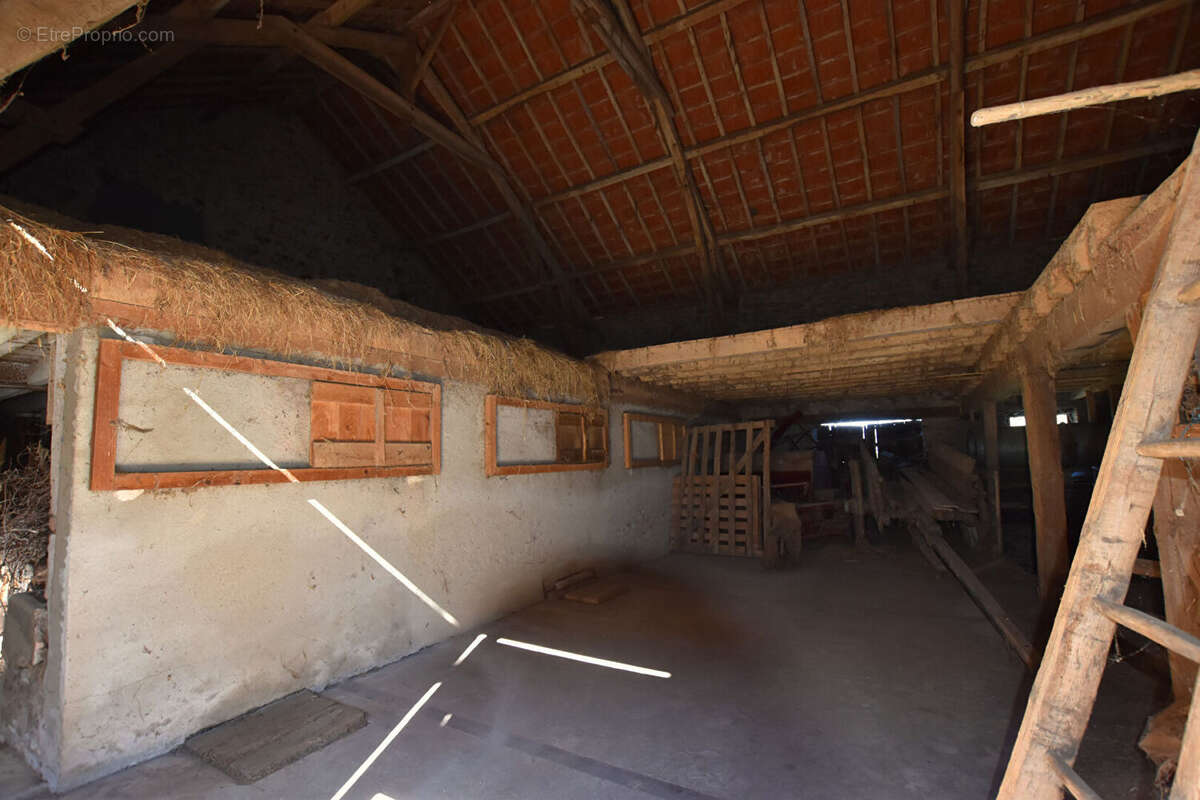 Maison à LE MAYET-DE-MONTAGNE