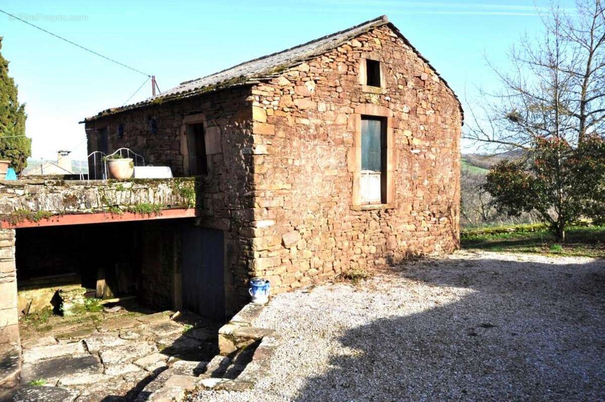 Maison à SAINT-SERNIN-SUR-RANCE
