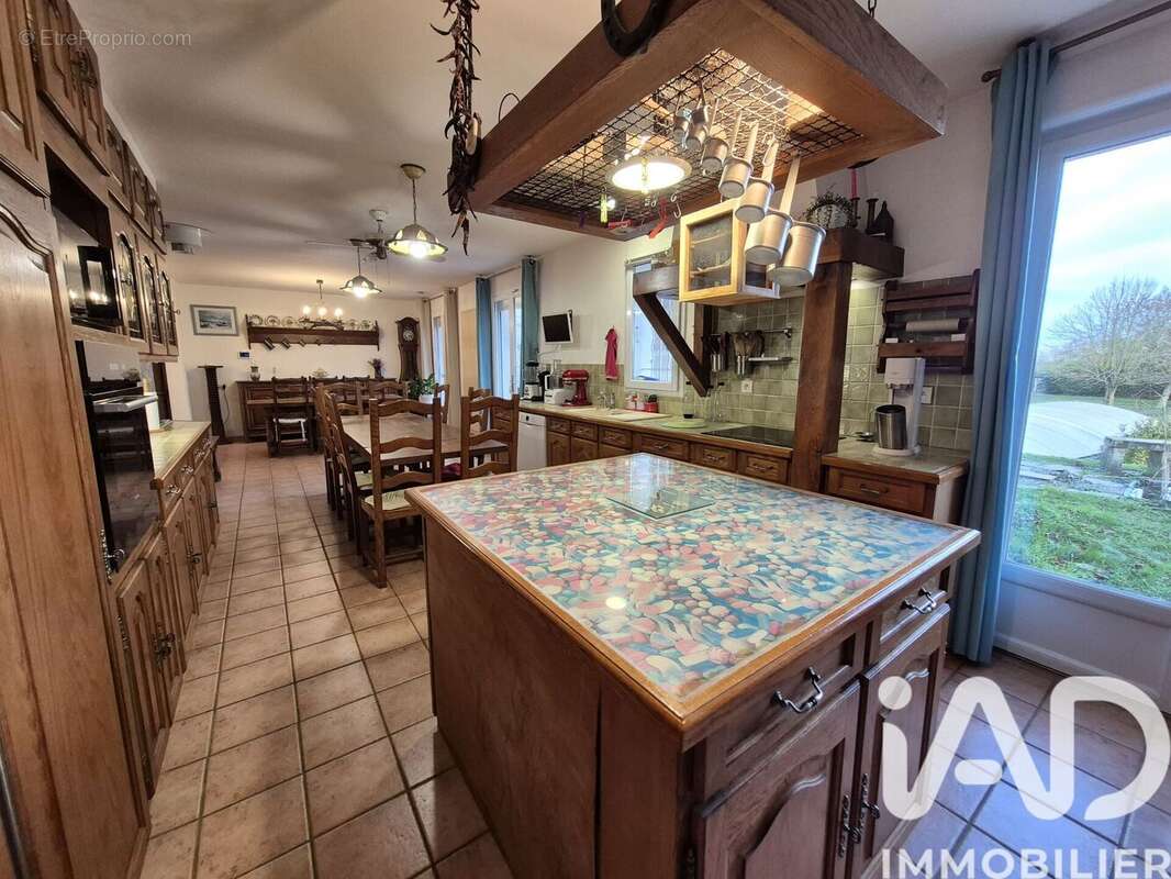 Maison 134 m² à Blangy-Tronville  - photo 8