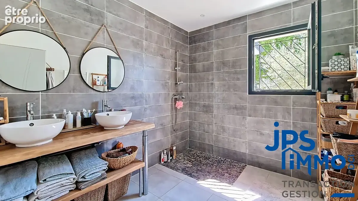 Maison 140 m² à Genissieux  - photo 4