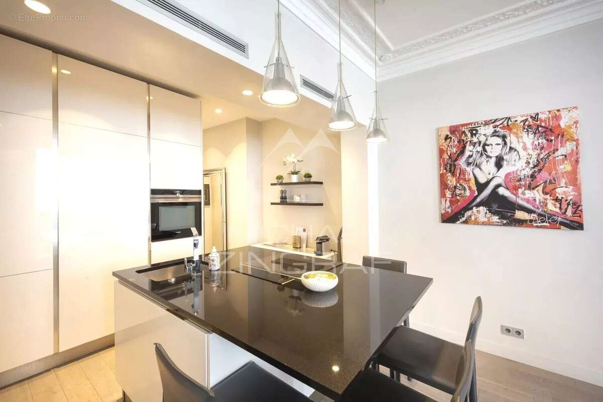 Appartement à PARIS-1E