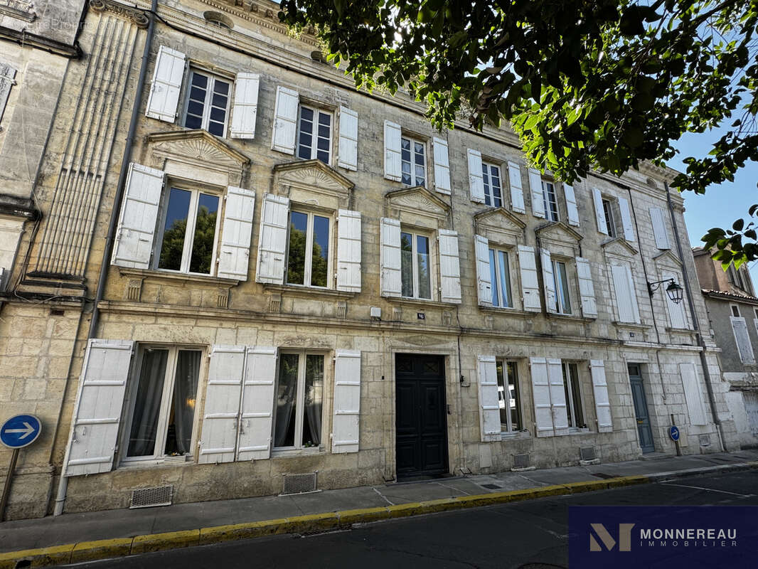 Maison à BARBEZIEUX-SAINT-HILAIRE