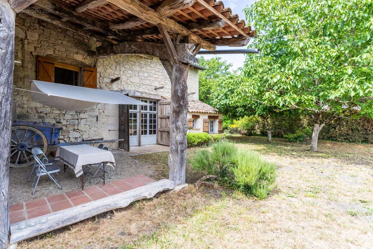 Maison à MONTJOI
