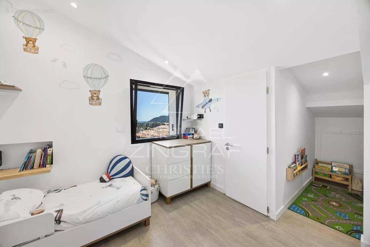 Appartement à MANDELIEU-LA-NAPOULE