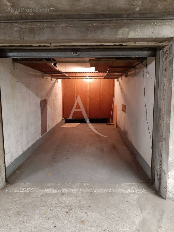 Parking à ROMAINVILLE