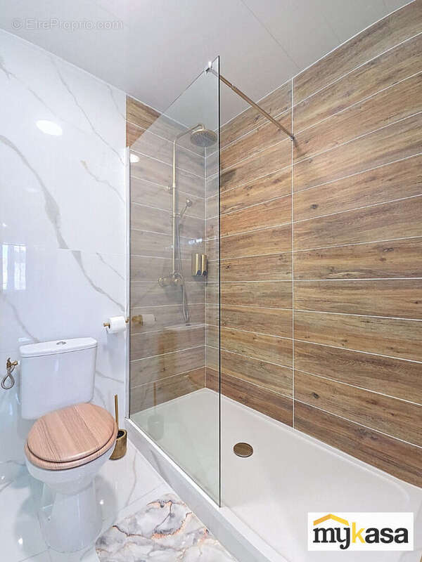 Commerce à FOS-SUR-MER