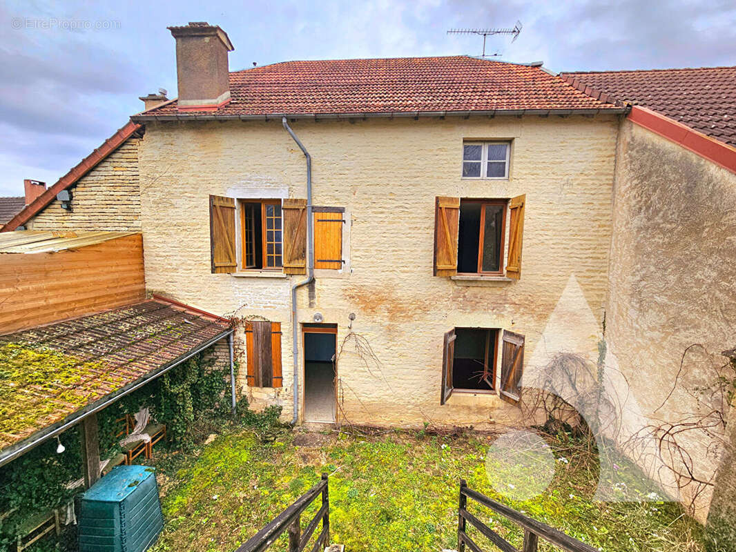 Maison à CUNFIN