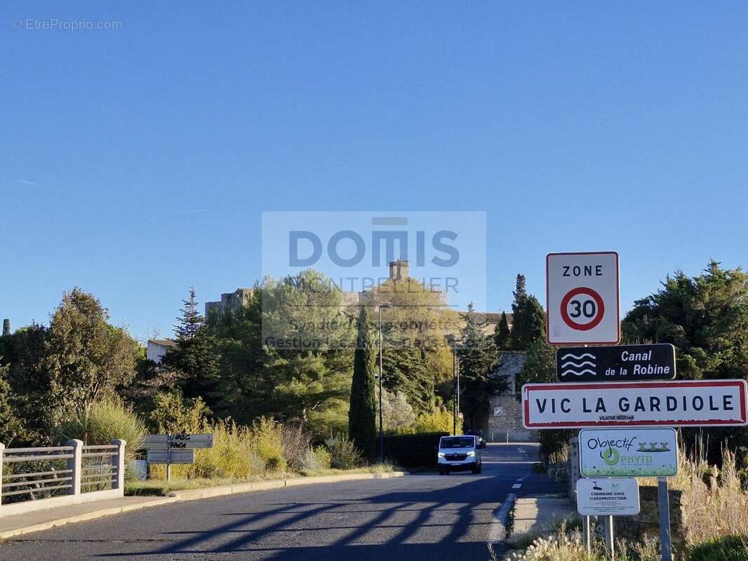 Maison à VIC-LA-GARDIOLE