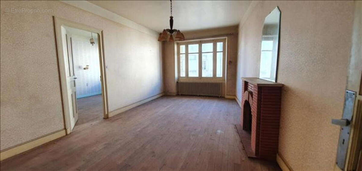 Maison à COUSSAC-BONNEVAL