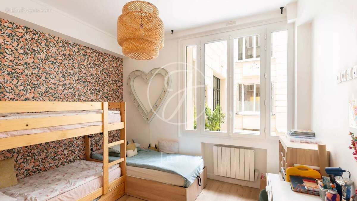 Appartement à PARIS-16E