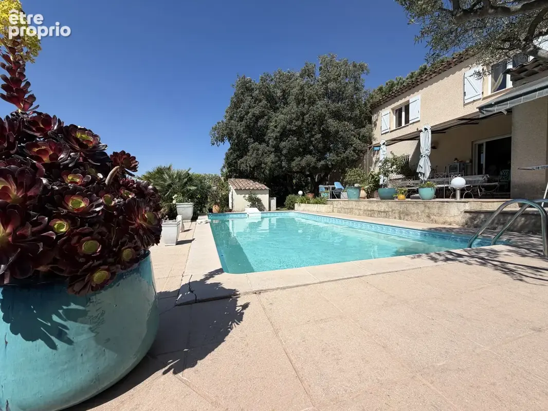 Puget-sur-Argens -Villa avec piscine et T3 indépendant   180 m2 au total - photo 3