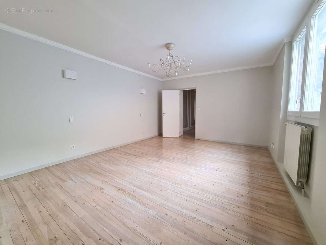  JEANNE D'ARC/RAYMOND IV : Bel appartement T3/T4 de 160m2 - photo 3