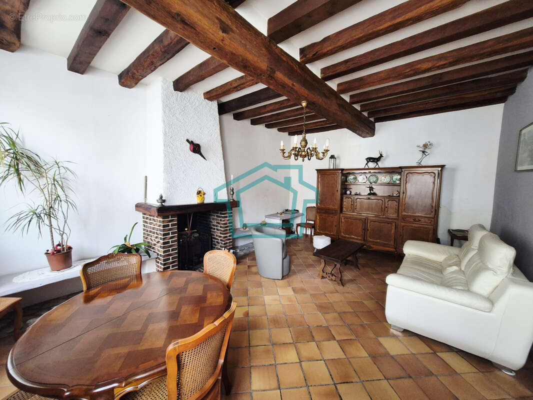 Maison à HOUDAN