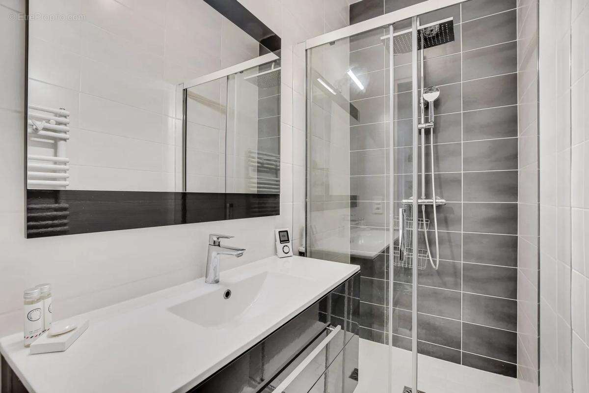 Paris X - APPARTEMENT de 60 m² au 4è étage avec ascenseur - photo 12