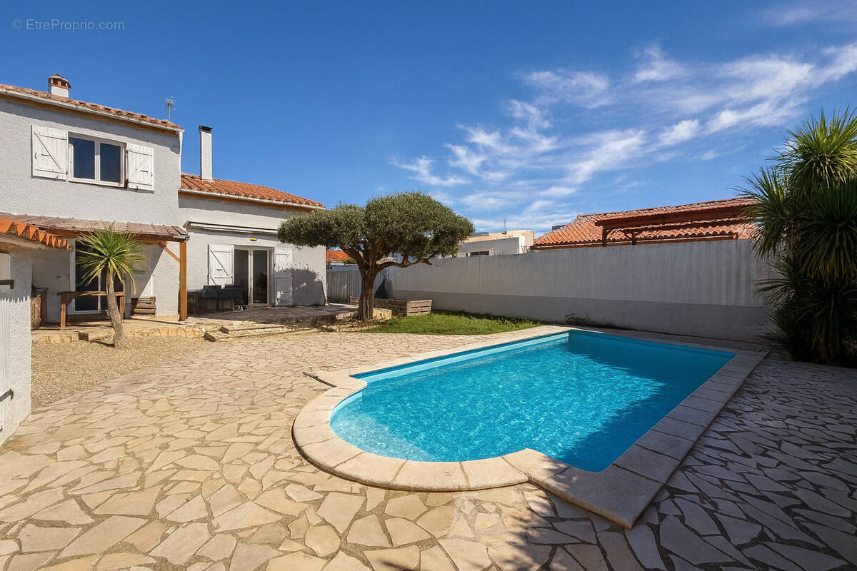 Maison à SAINT-LAURENT-DE-LA-SALANQUE