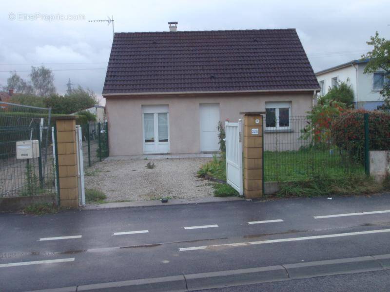 Maison à SAINT-JEAN-DE-BRAYE