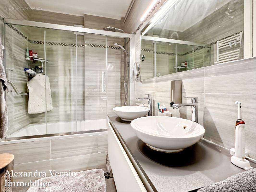 Appartement familial Saint-Germain-en-Laye rue de Tourville dernier étage refait à neuf - photo 16
