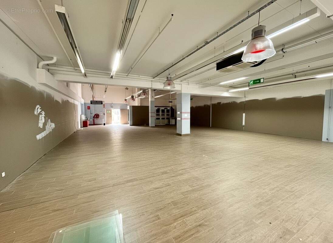 Commerce 560 m² à Mende  - photo 2