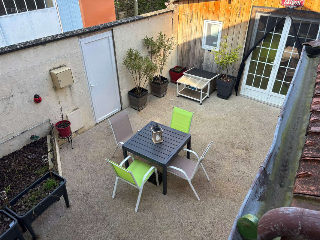 Maison à BAGE-LE-CHATEL
