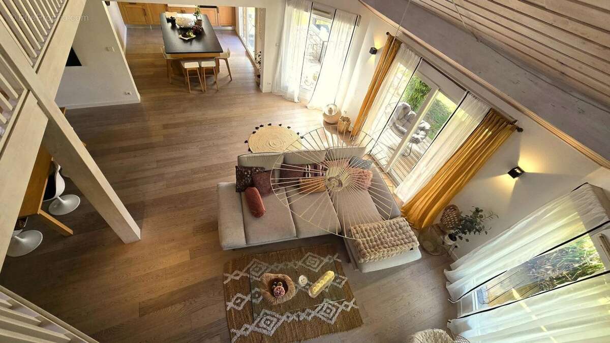 Maison à CHENS-SUR-LEMAN