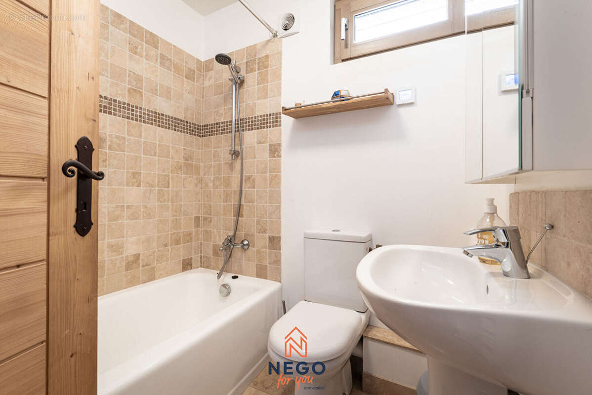 À Vendre - Maison de village 7 pièces - 130 m²  - Tincave - photo 8