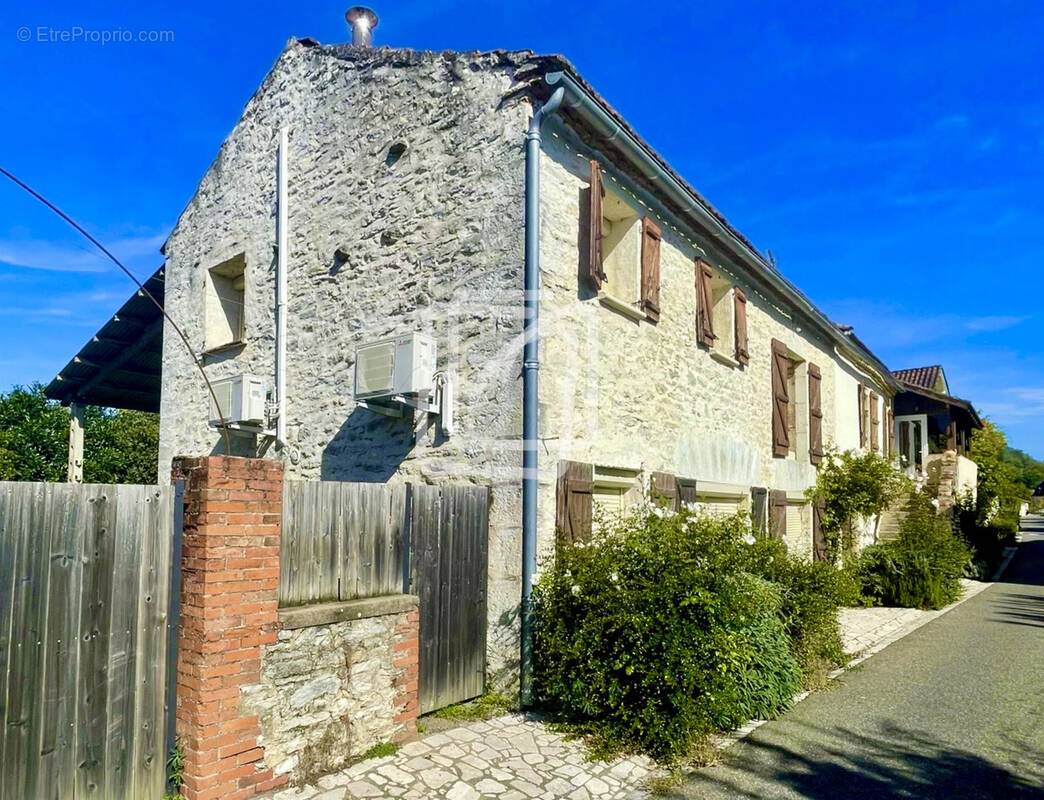 Maison à MERCUES