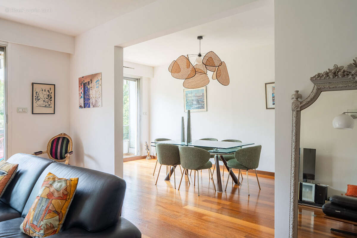 MARSEILLE 8E LA CADENELLE T5 de 145 m²  Dernier étage  Vue dégagée  Résidence de prestige - photo 5