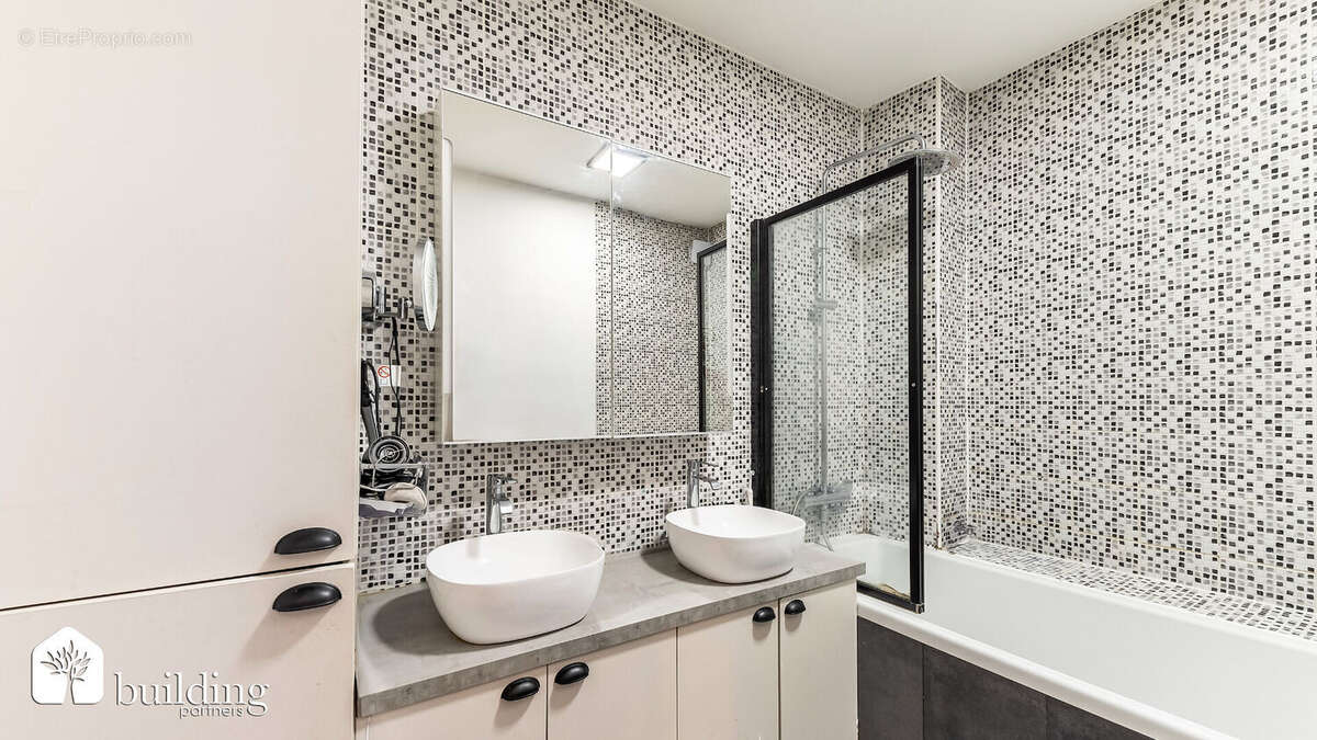 À vendre - Appartement familial 5 pièces - Paris 10e - Louis Blanc - photo 9