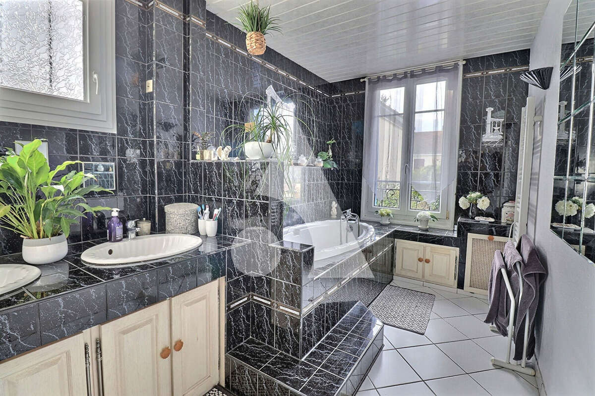 Maison à MERY-SUR-OISE