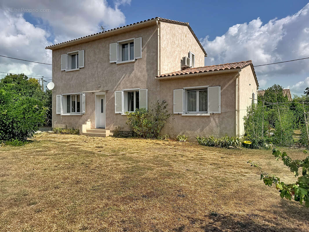 Prunelli-di-Fiumorbo   Maison d'environ 120 m2 sur terrain d'environ 2 000 m2 avec dépendance, garage et carpo - photo 2