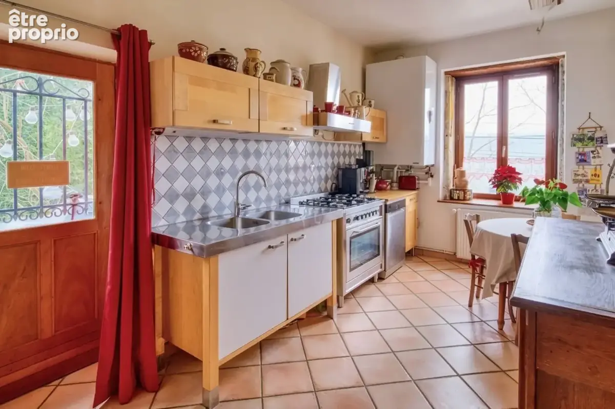 CHAPONOST – OUEST LYONNAIS Ancien corps de ferme – 210 m² habitables – 6/7 chambres – Dépendance – Terrain clos et arboré de 3 2 - photo 10