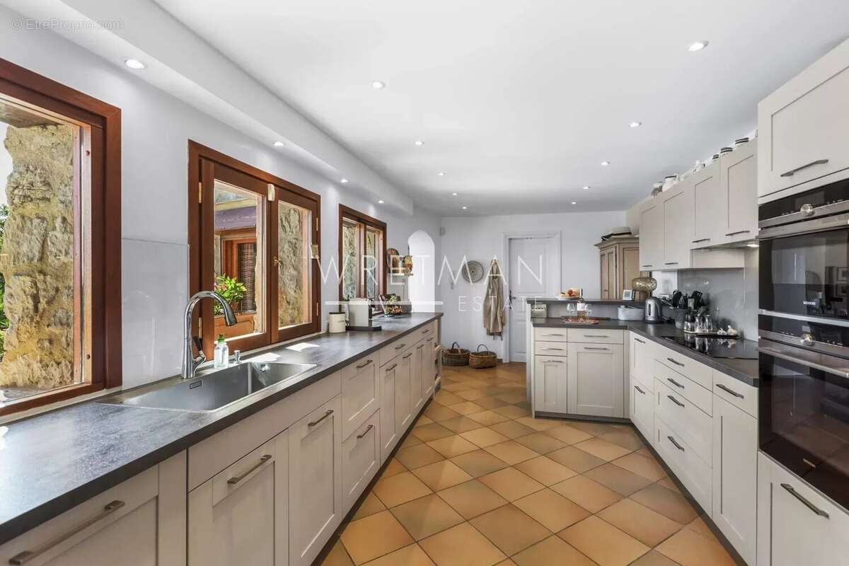 Maison à TOURRETTES-SUR-LOUP