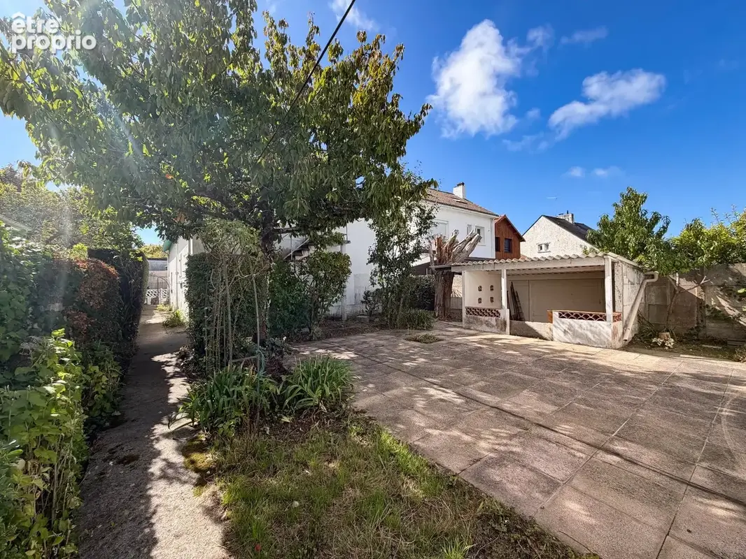 Maison avec garage et dépendance - photo 3