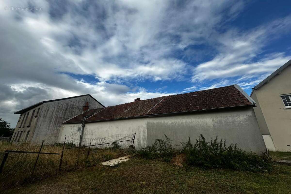 Maison à CORCELLES-LES-MONTS
