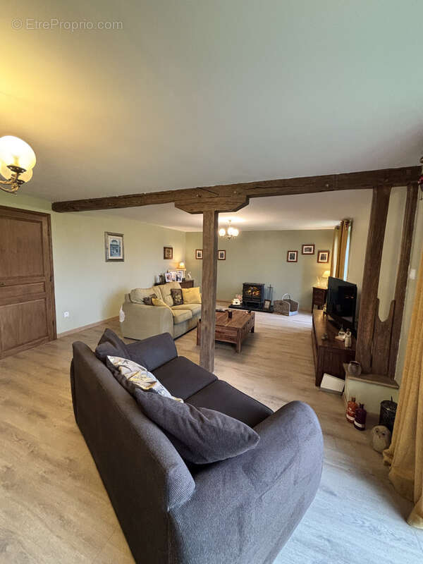 Maison à SAINT-PRIEST-LA-PLAINE