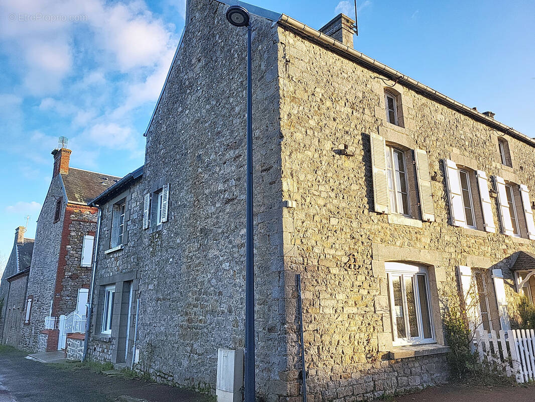 Maison à MONTMARTIN-SUR-MER