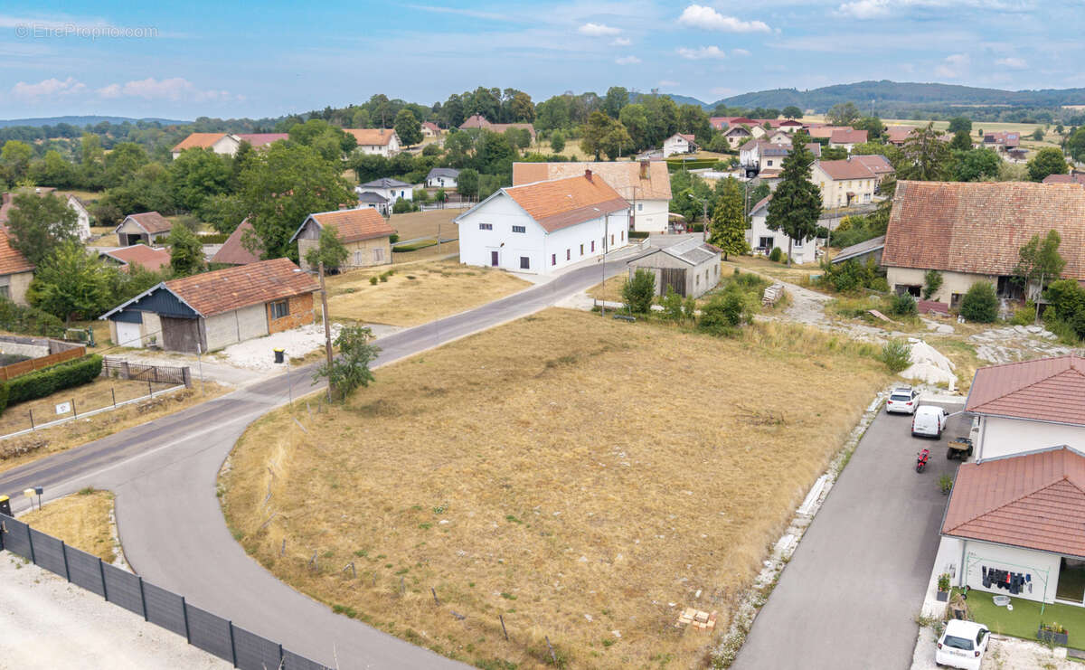 Terrain constructible de 1 470 m2 - photo 2