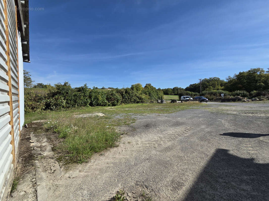 Autre à ASNIERES-SUR-NOUERE