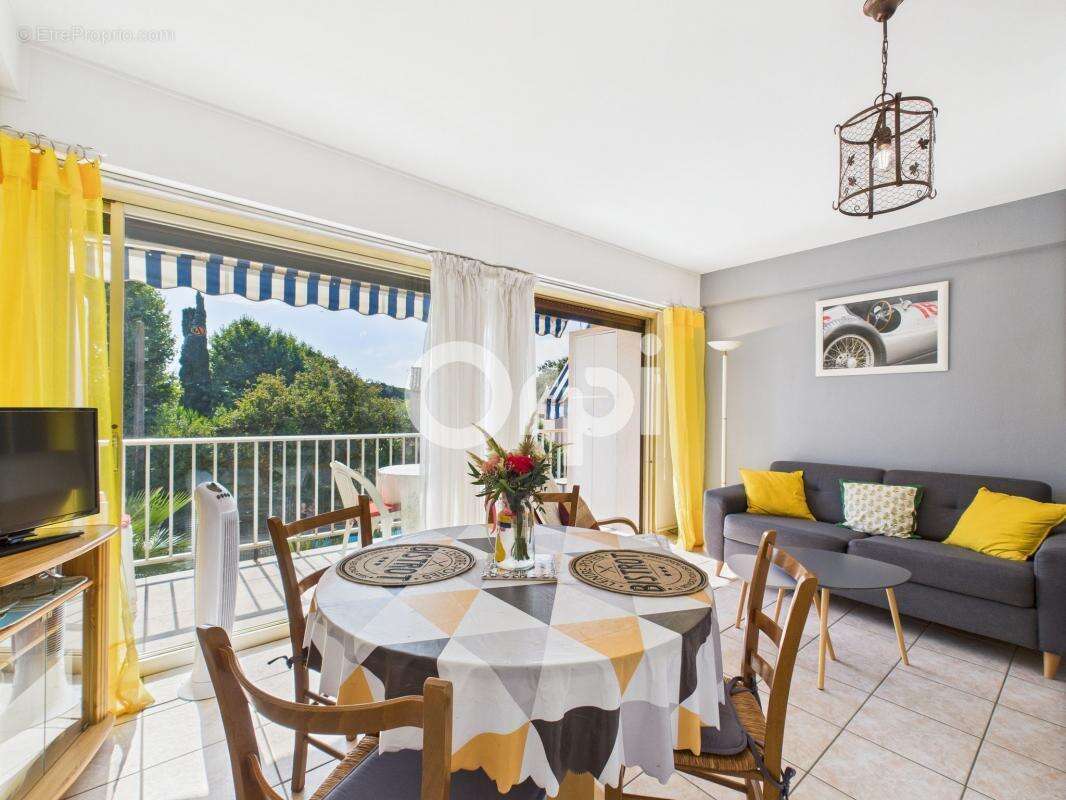 Appartement à MANDELIEU-LA-NAPOULE