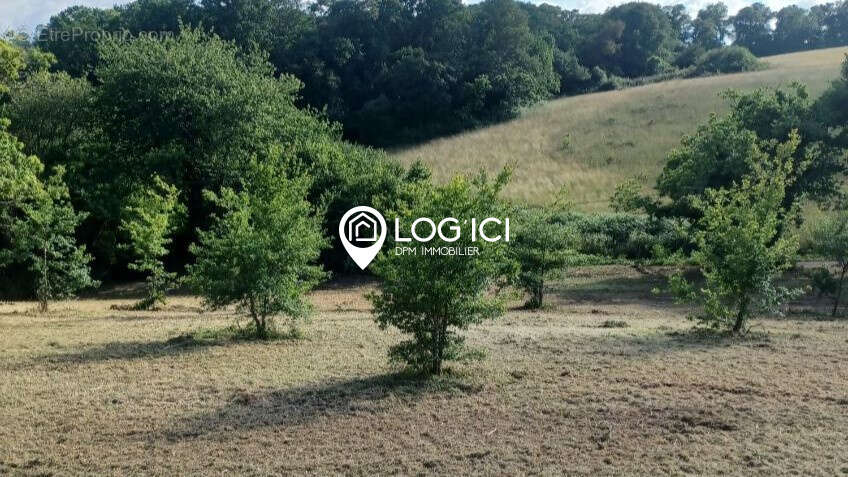 Terrain constructible 1 818 m2 non viabilisé - photo 8
