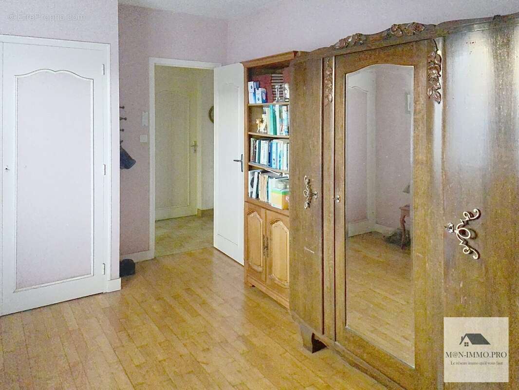 Maison à MONTOURS