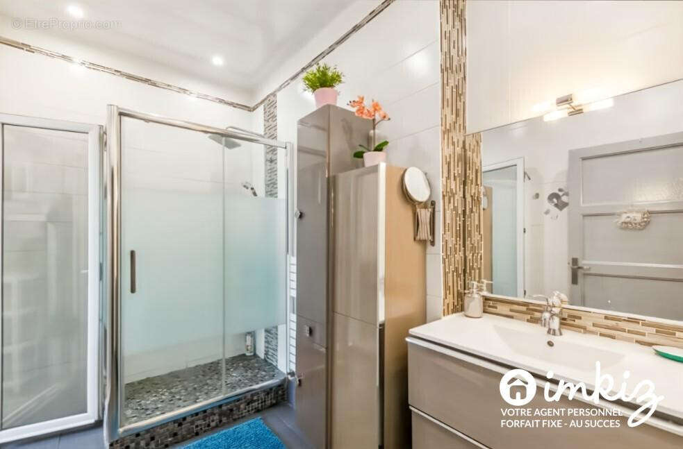 Appartement lumineux avec fort potentiel ! - photo 6