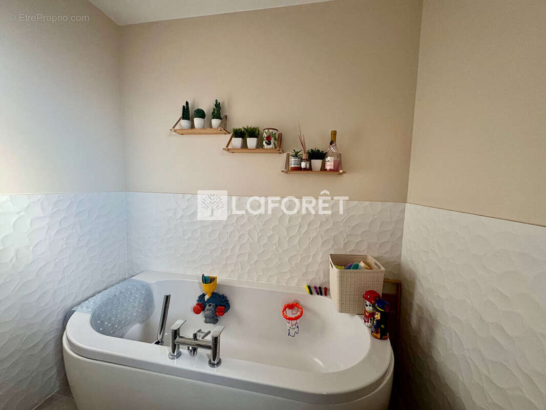 Maison à PEZILLA-LA-RIVIERE