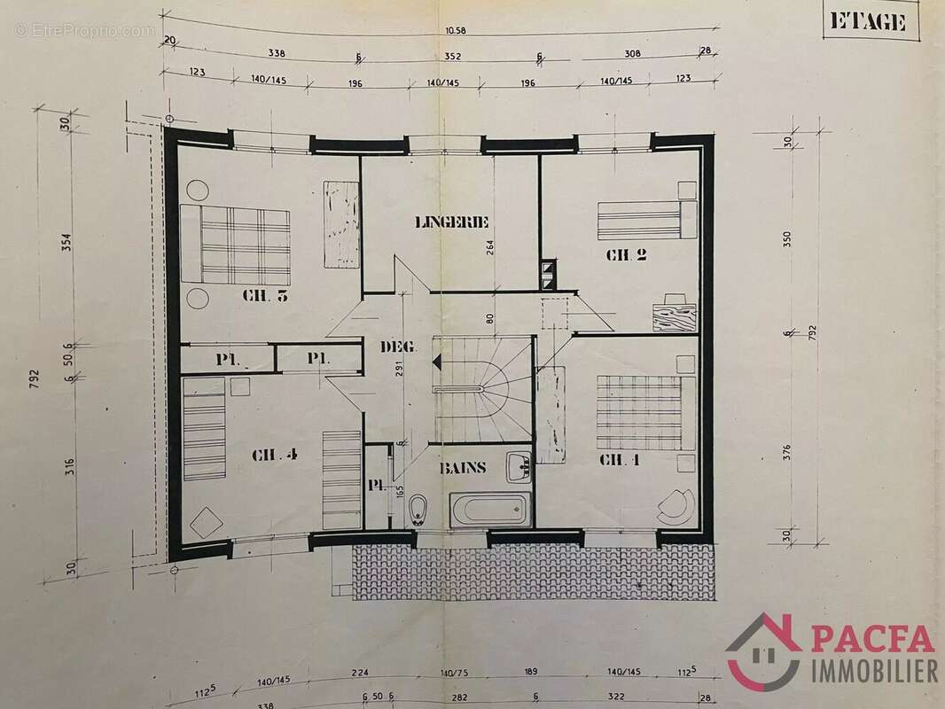 CASTRES - Maison 5 chambres, jardin et double garage - photo 22