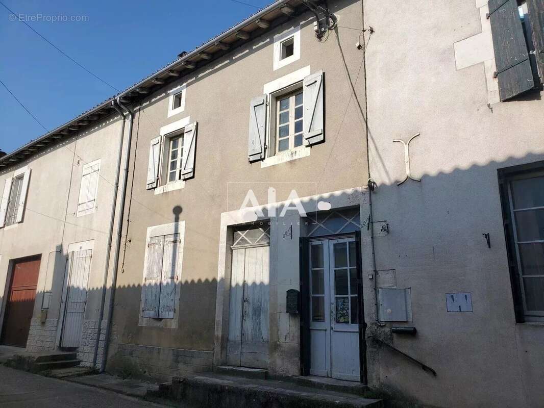 Maison à CHAMPAGNE-MOUTON