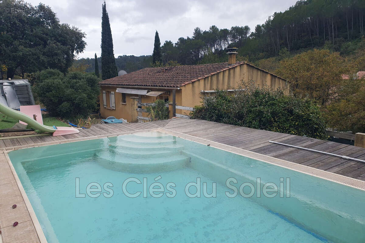 Maison à VINS-SUR-CARAMY