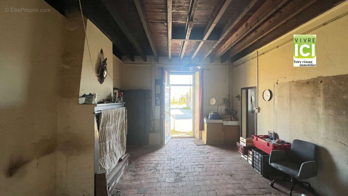 Maison à LA CHAPELLE-BASSE-MER